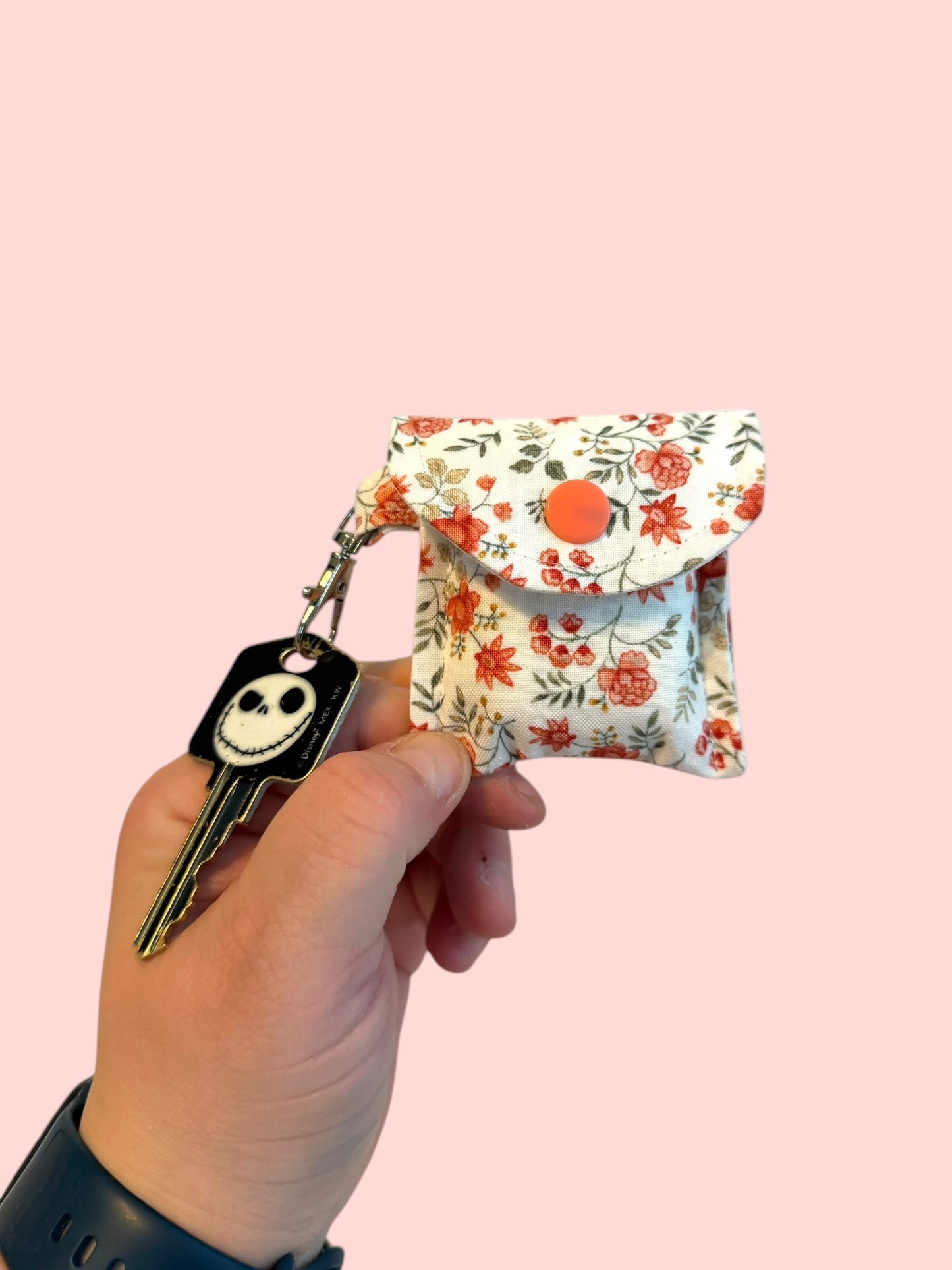 The “Rosy” AirPod Case