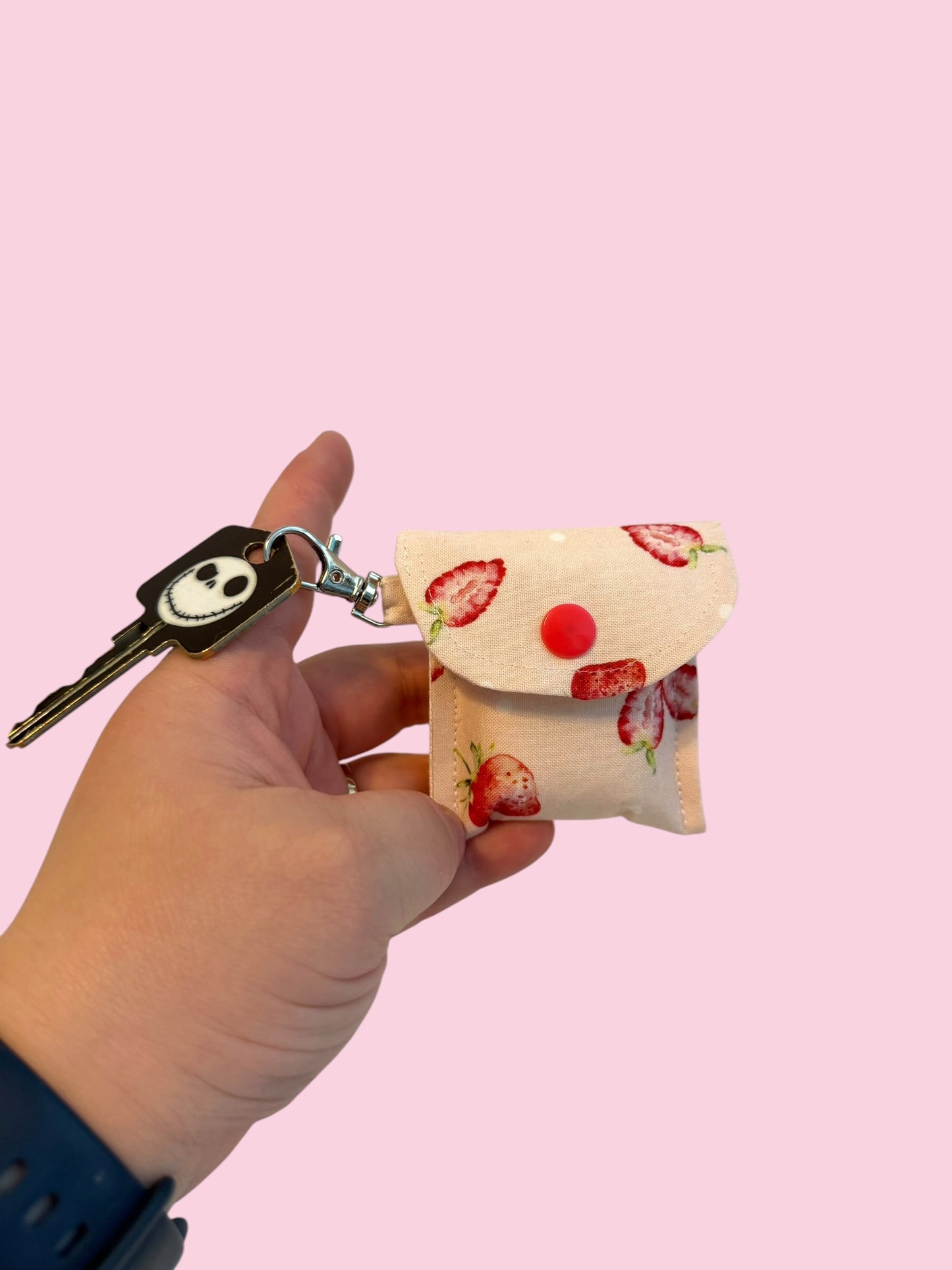 The “Straw-Baby” AirPod Case