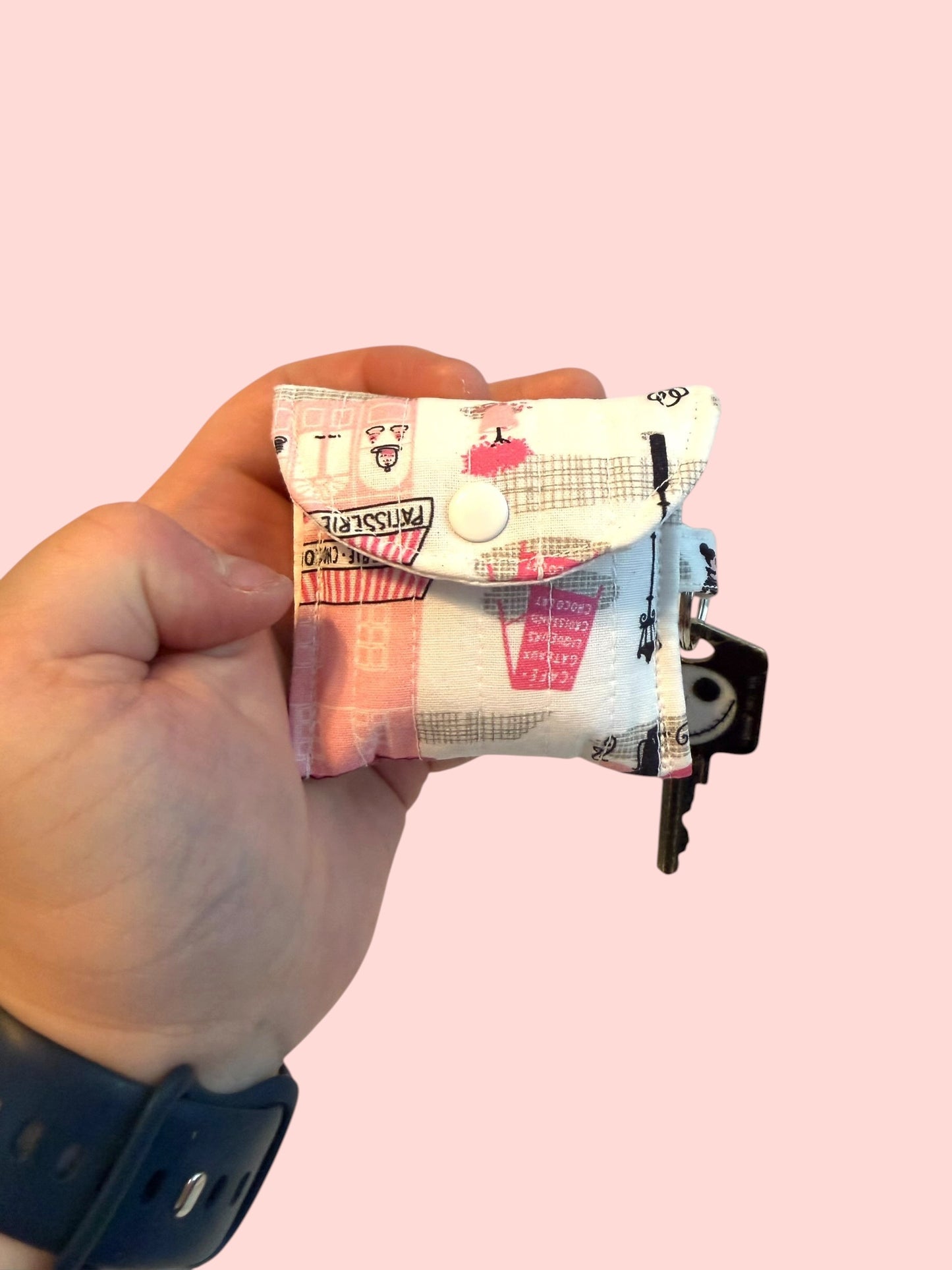 The “Eloise” AirPod Case
