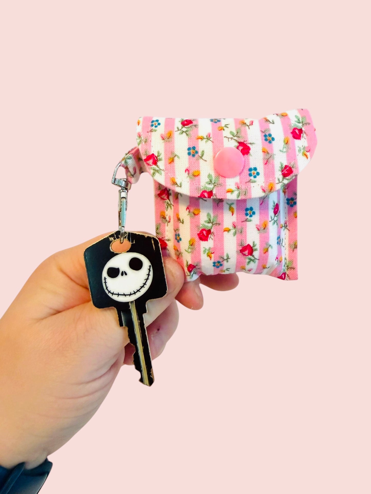 The “Aleah” AirPod Case