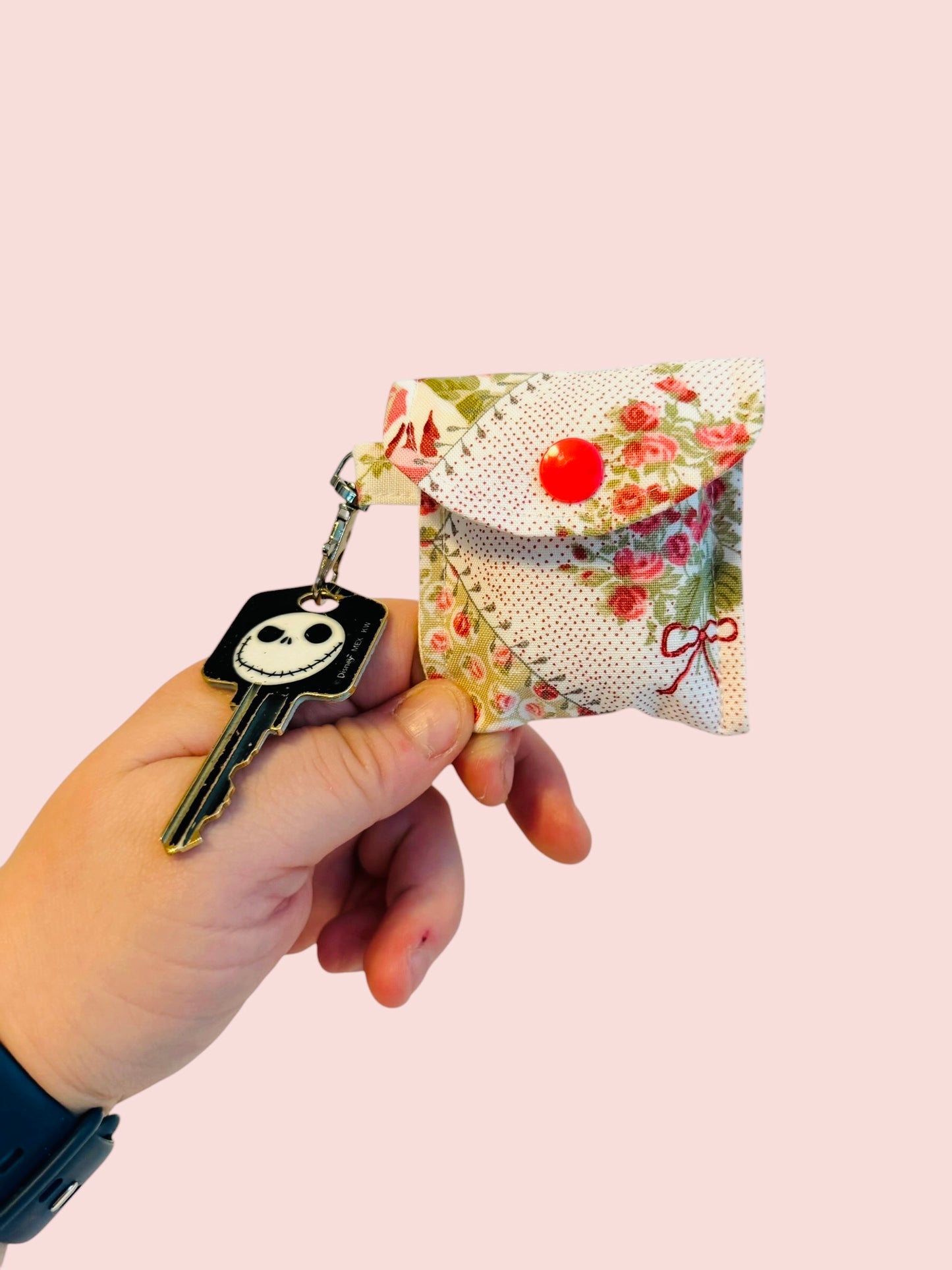 The “Alyssa” AirPod Case