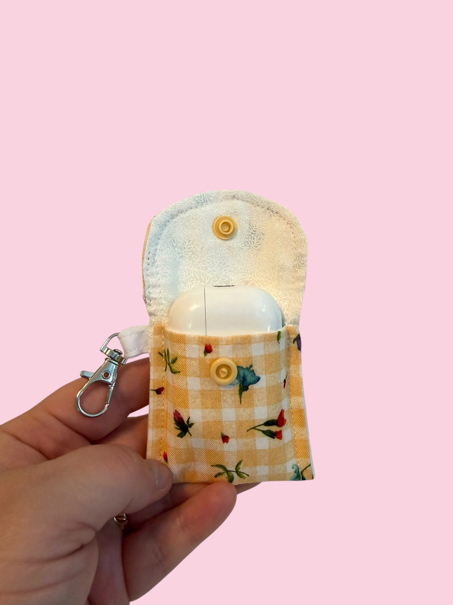 The “Tabby” AirPod Case